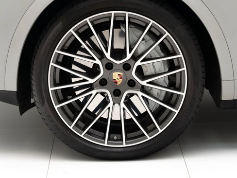 Used 2023 Porsche Cayenne Turbo image 12