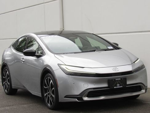Certified 2024 Toyota Prius Prime FWD image 2