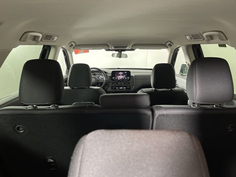 Used 2024 Nissan Pathfinder S image 16