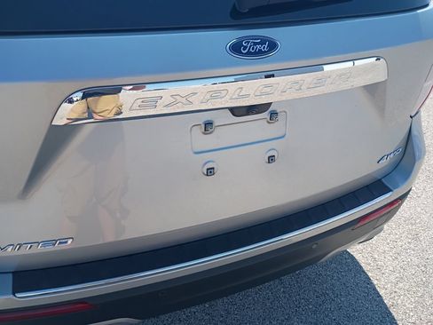 Used 2024 Ford Explorer Limited AWD/4WD image 47