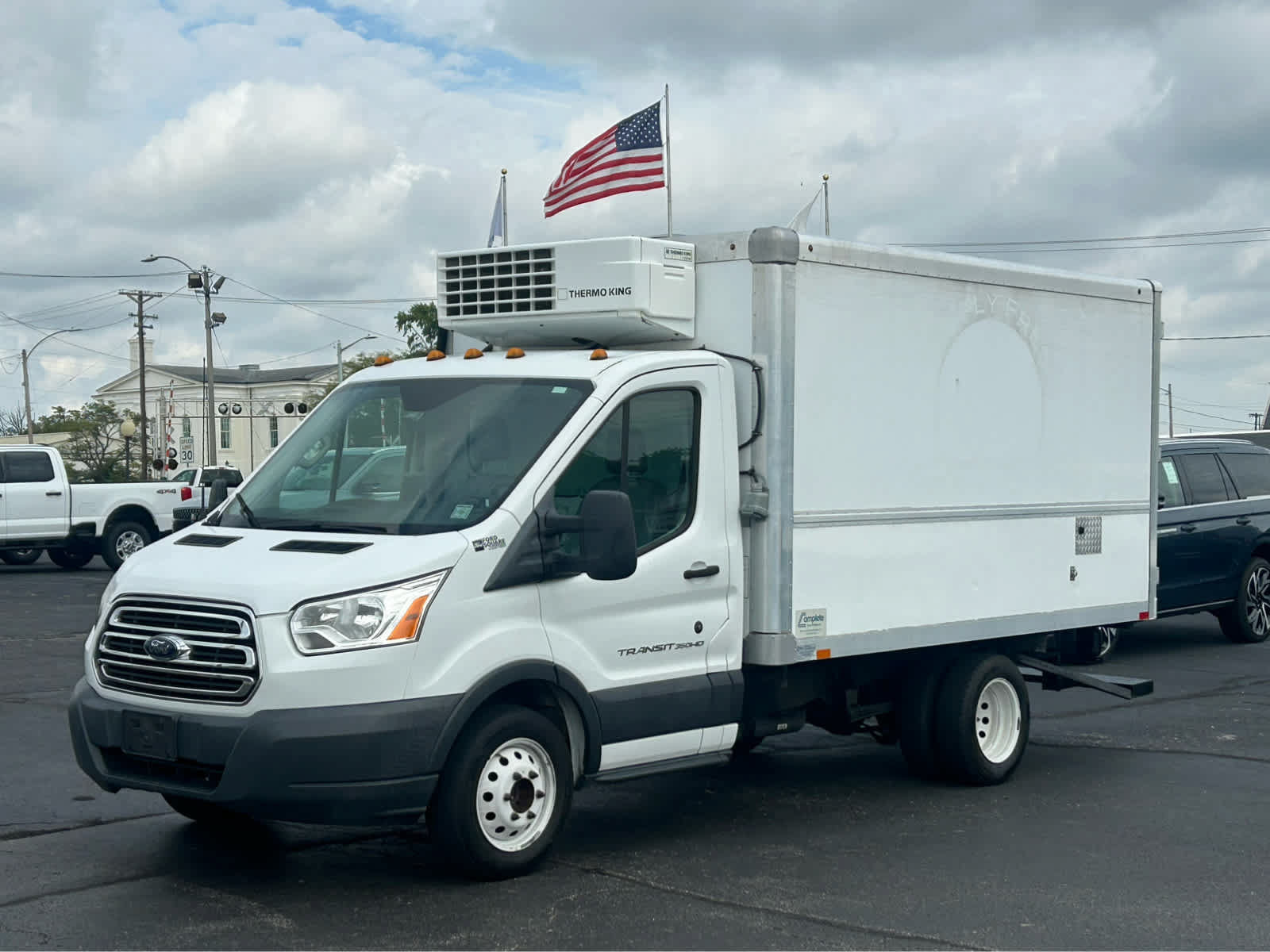Used 2018 Ford Transit 350 138 DRW w/ Exterior Upgrade Package RWD image 2