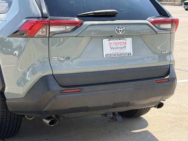 Used 2021 Toyota RAV4 XLE Premium FWD image 6