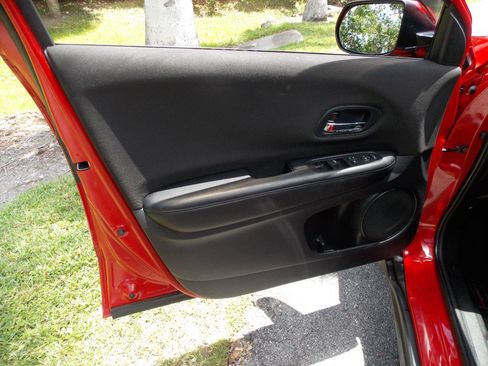 Used 2017 Honda HR-V LX image 25