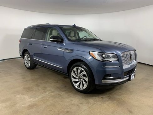Used 2023 Lincoln Navigator Reserve image 4