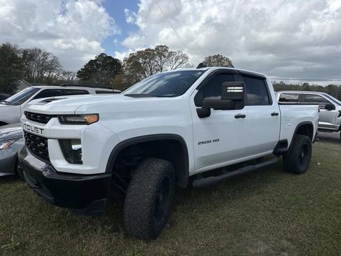 Used 2020 Chevrolet Silverado 2500 Custom w/ Custom Value Package image 3