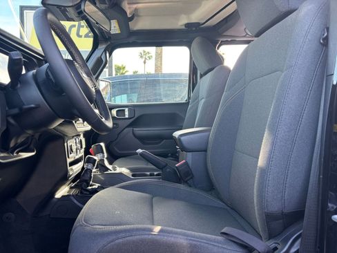 Used 2025 Jeep Wrangler Sport S image 25