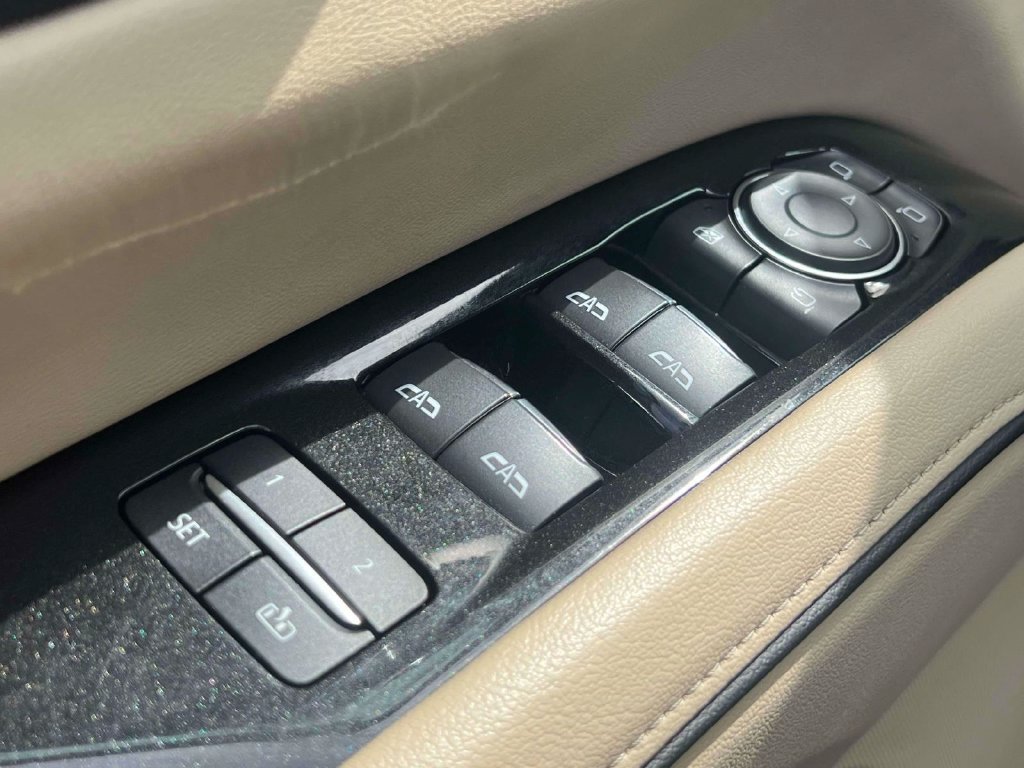 Used 2021 Cadillac Escalade Premium Luxury AWD/4WD image 20