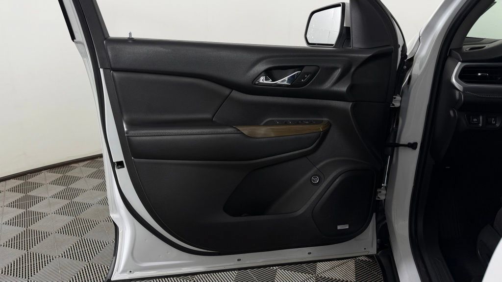 Used 2017 GMC Acadia SLE FWD image 13