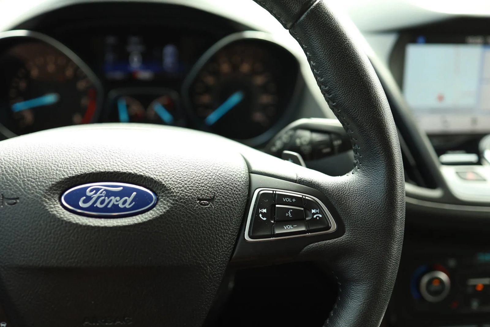 Used 2018 Ford Escape Titanium w/ Ford Safe & Smart Package FWD image 19