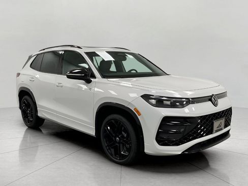 New 2026 Volkswagen Tiguan SE R-Line AWD/4WD image 1
