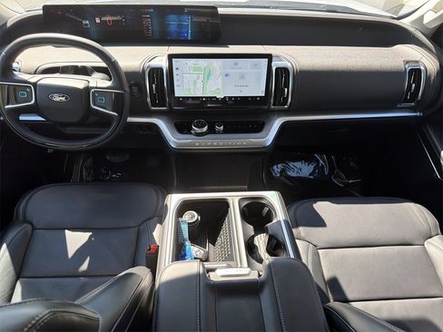 Used 2025 Ford Expedition Platinum image 14