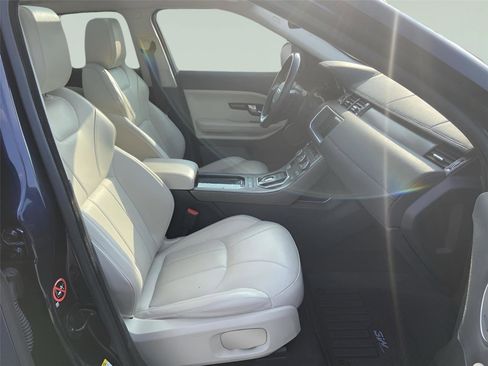 Used 2018 Land Rover Range Rover Evoque HSE image 19