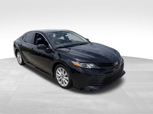 Used 2019 Toyota Camry LE FWD image 16