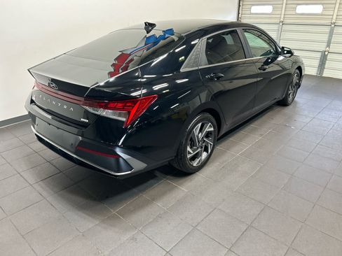Used 2024 Hyundai Elantra Limited FWD image 3