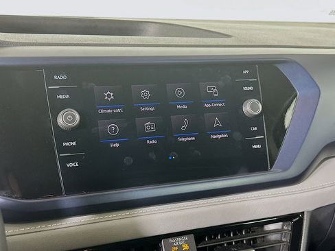 Used 2024 Volkswagen Taos SE image 21