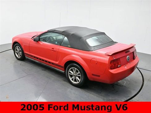 Used 2005 Ford Mustang Convertible image 21