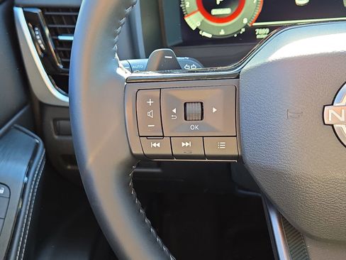 Used 2025 Nissan Rogue SL w/ SL Premium Package image 21