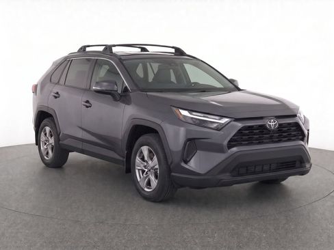 Used 2023 Toyota RAV4 XLE w/ Convenience Package FWD image 2