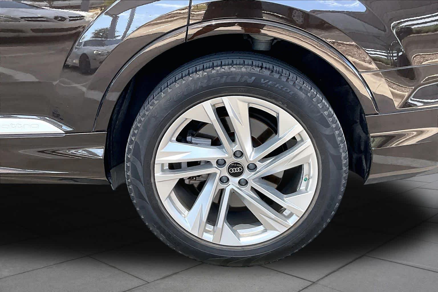 Used 2023 Audi Q7 2.0T Premium Plus w/ Premium Plus Package AWD/4WD image 11