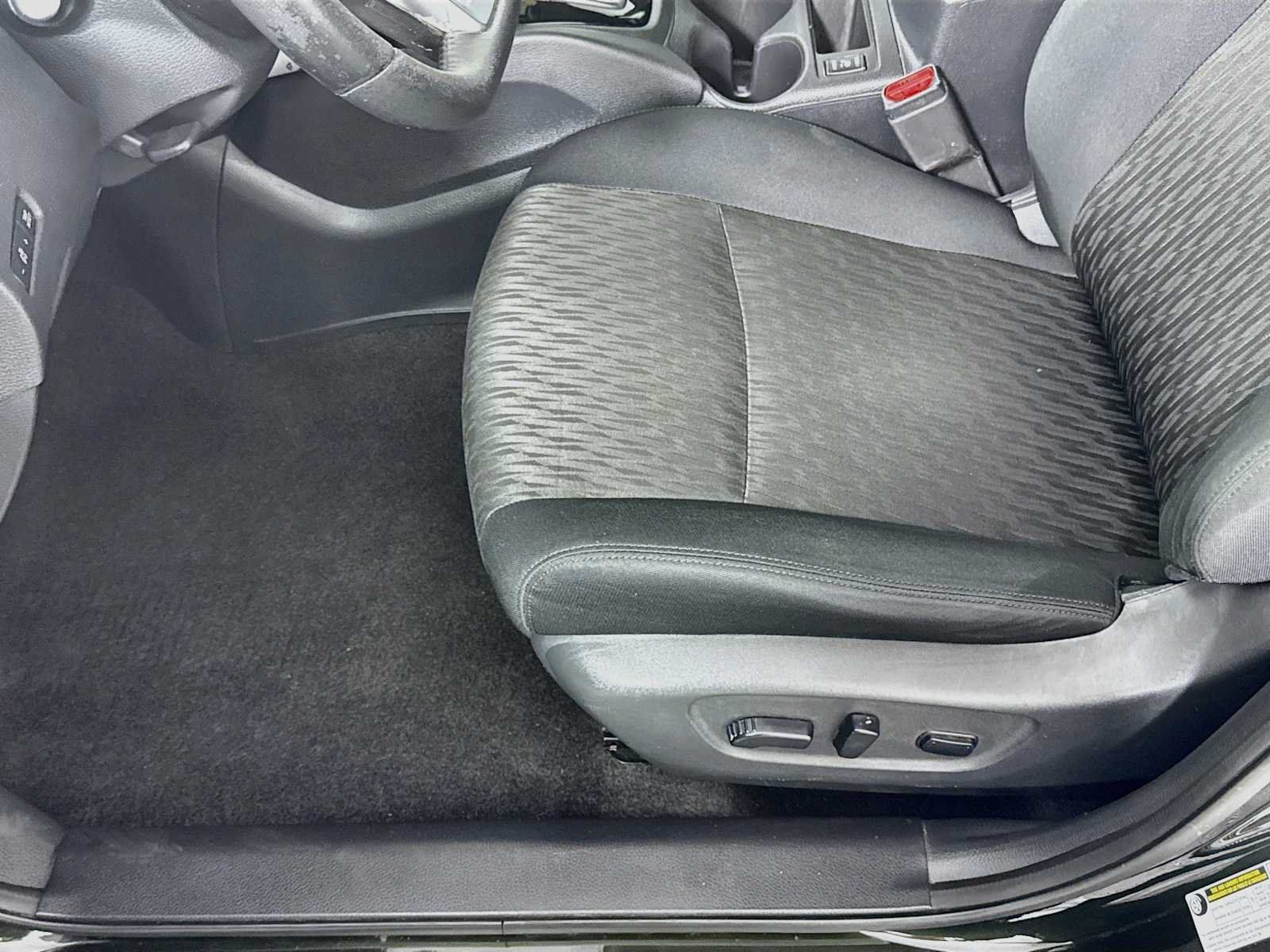 Used 2019 Nissan Rogue SV AWD/4WD image 18