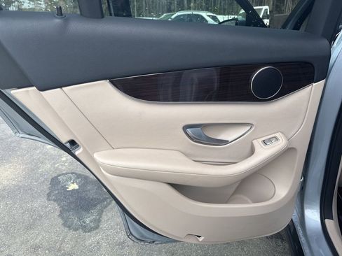 Used 2022 Mercedes-Benz GLC 300 w/ Premium Package Lite image 20