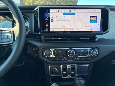 New 2025 Jeep Gladiator Sport image 17