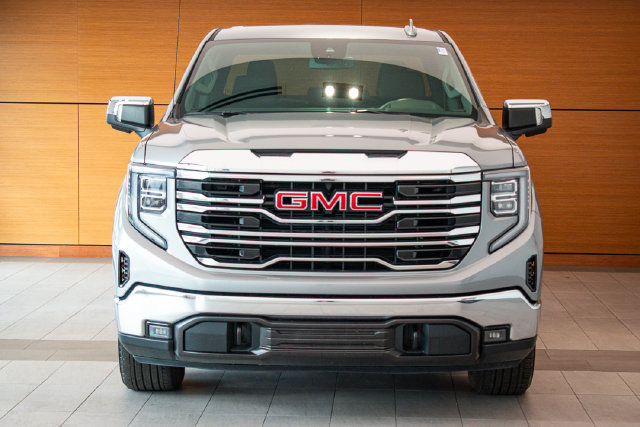 Used 2026 GMC Sierra 1500 SLT AWD/4WD image 2