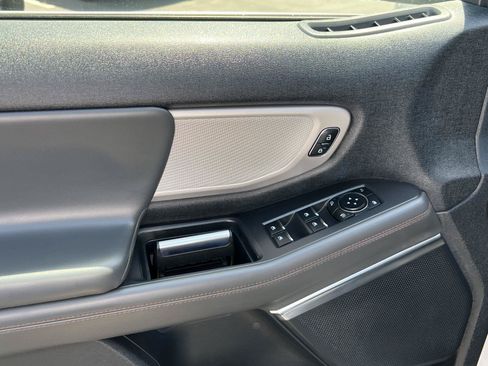 Used 2025 Ford Expedition Active AWD/4WD image 32