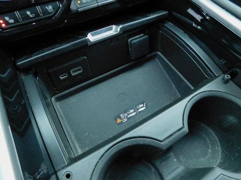 Used 2023 GMC Yukon Denali image 32