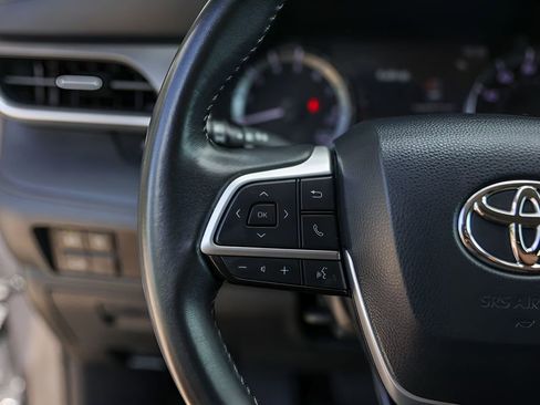 Used 2023 Toyota Highlander XLE image 17