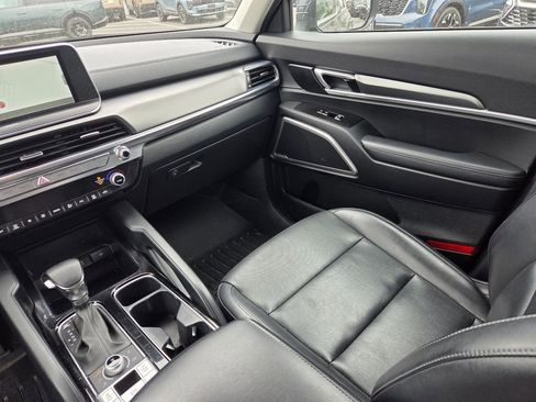 Used 2022 Kia Telluride LX AWD/4WD image 16
