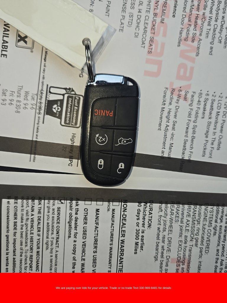 Used 2025 Jeep Compass Latitude w/ Sun & Sound Group AWD/4WD image 43
