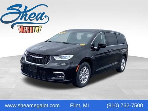 Used 2024 Chrysler Pacifica Touring-L image 1
