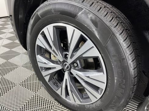 Used 2023 Nissan Rogue SV FWD image 13