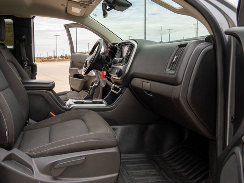 Used 2022 Chevrolet Colorado LT w/ Fleet Safety Package image 10