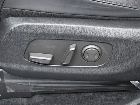 Used 2024 Kia Carnival LX FWD image 12