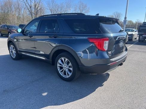 Used 2022 Ford Explorer XLT w/ Equipment Group 202A image 6