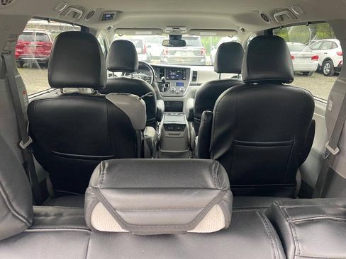 Used 2020 Toyota Sienna LE FWD image 28