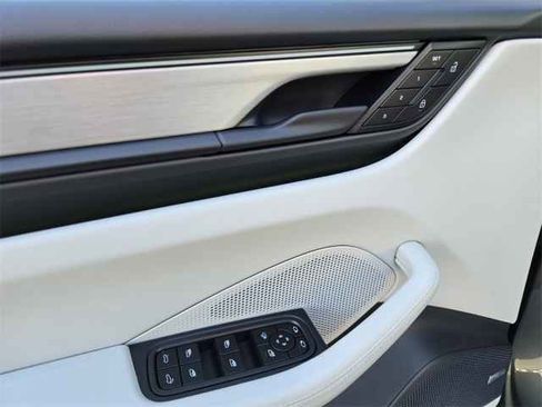 New 2024 Porsche Macan 4 Electric image 33