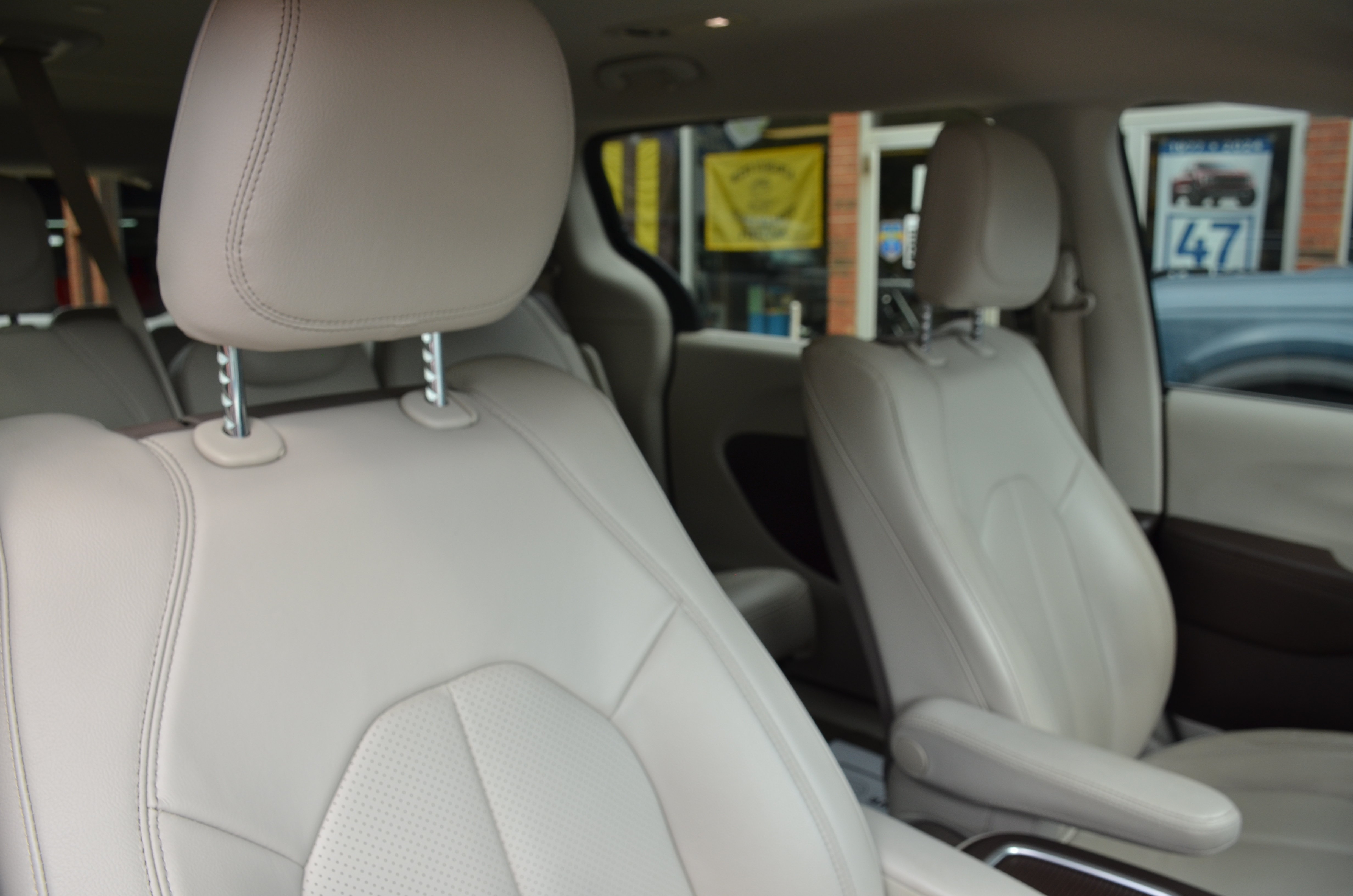Used 2020 Chrysler Pacifica Touring-L Plus FWD image 31