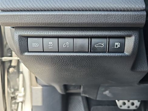 Used 2025 Toyota Camry SE image 31