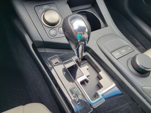 Used 2013 Lexus ES 300h image 19