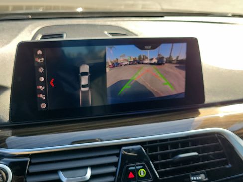 Used 2019 BMW 530e w/ Convenience Package RWD image 8