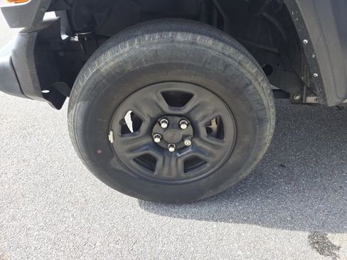 Used 2022 Jeep Wrangler Sport image 8