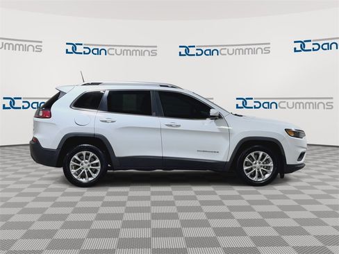 Used 2019 Jeep Cherokee Latitude w/ Popular Appearance Group image 2