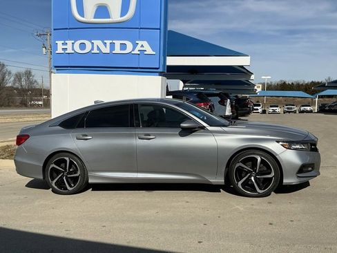 Used 2019 Honda Accord Sport image 2