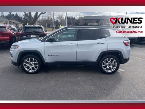 Used 2025 Jeep Compass Limited image 10