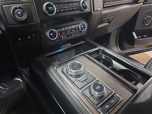 Used 2021 Ford Expedition Limited image 26
