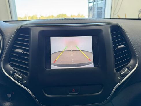 Used 2019 Jeep Cherokee Latitude Plus image 27