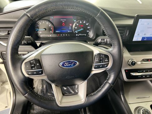 Used 2022 Ford Explorer XLT AWD/4WD image 11